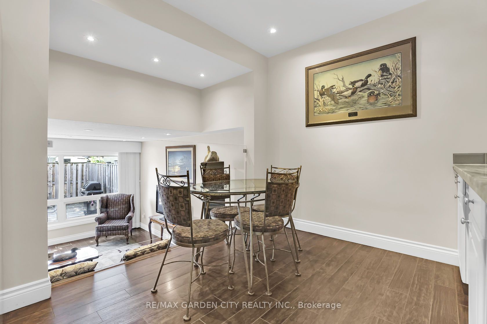 7 Viking Crt, #407