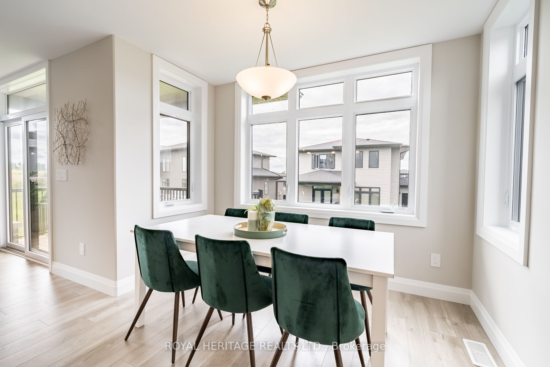 4 Sunridge Crt