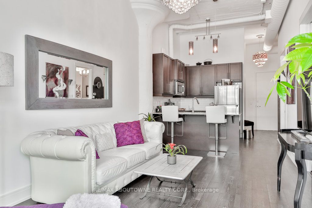 112 Benton St, #220