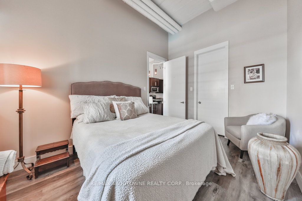 112 Benton St, #220