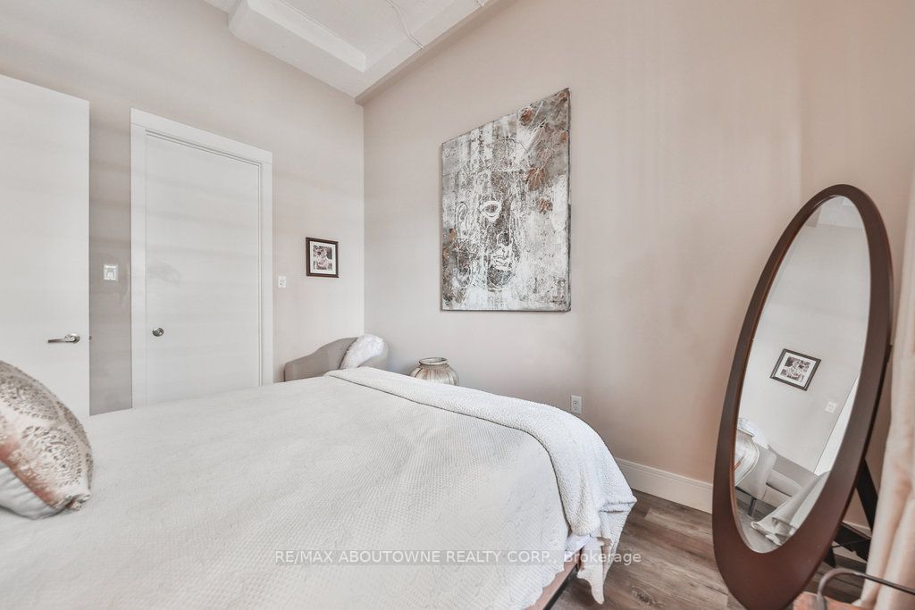 112 Benton St, #220