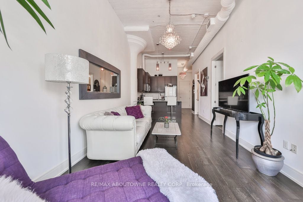 112 Benton St, #220