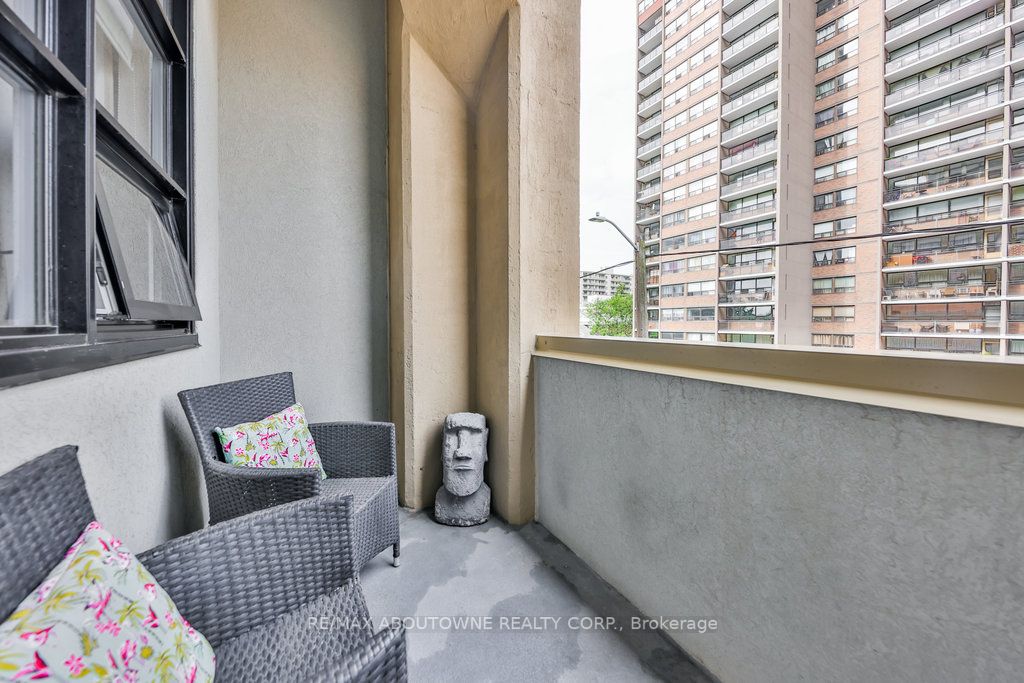 112 Benton St, #220
