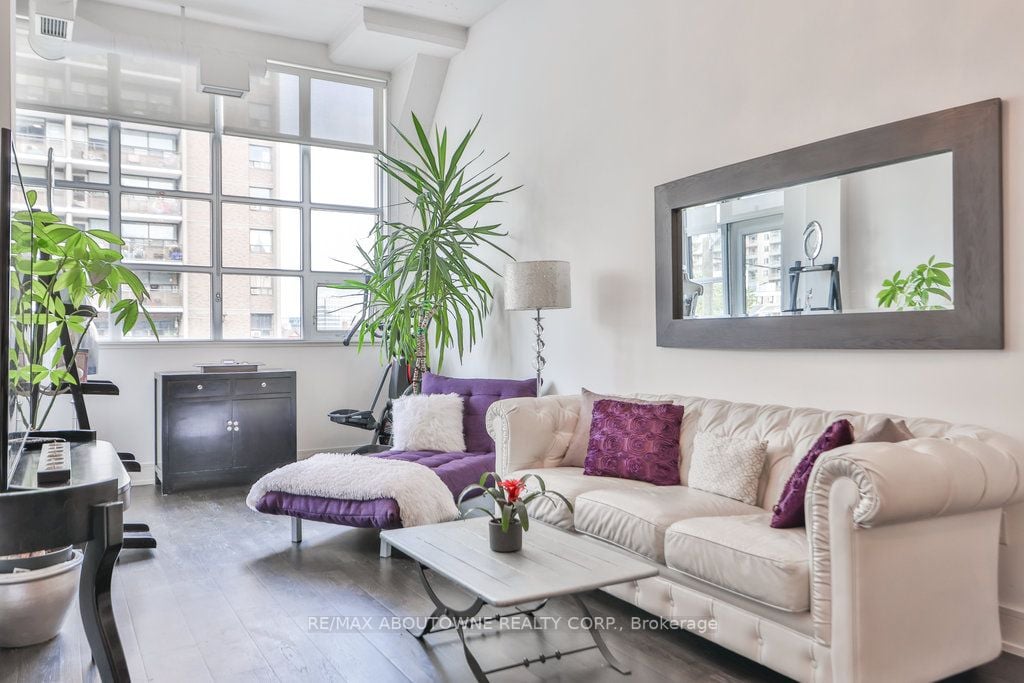 112 Benton St, #220