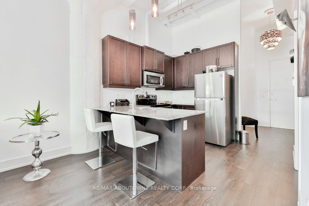 112 Benton St, #220