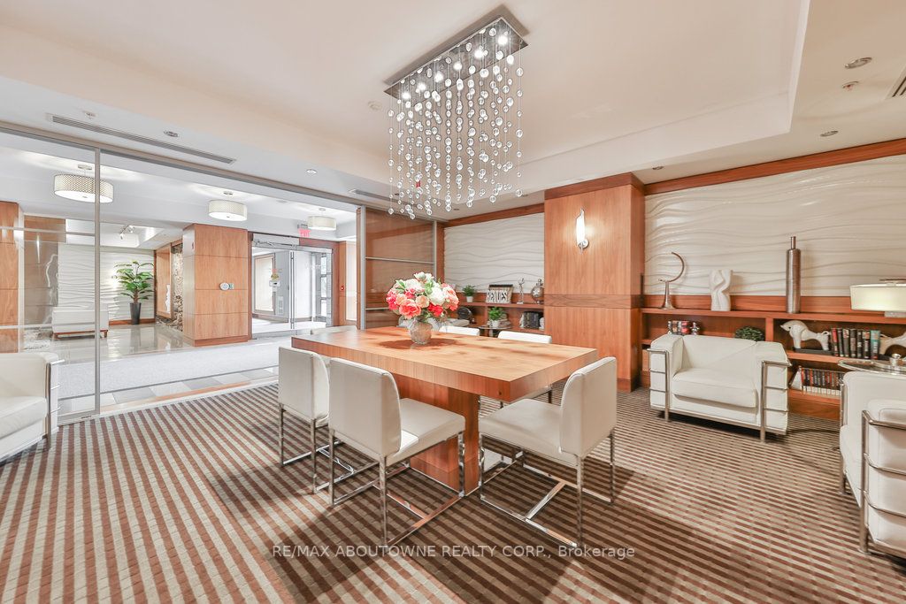112 Benton St, #220