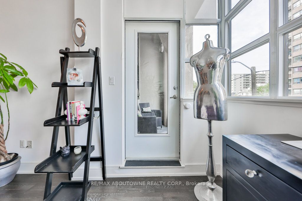 112 Benton St, #220