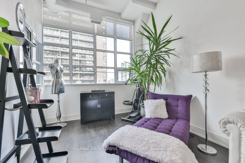 112 Benton St, #220