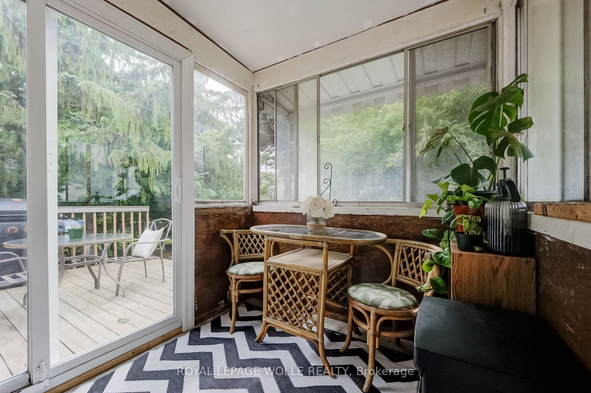 142 Lorne Crescent