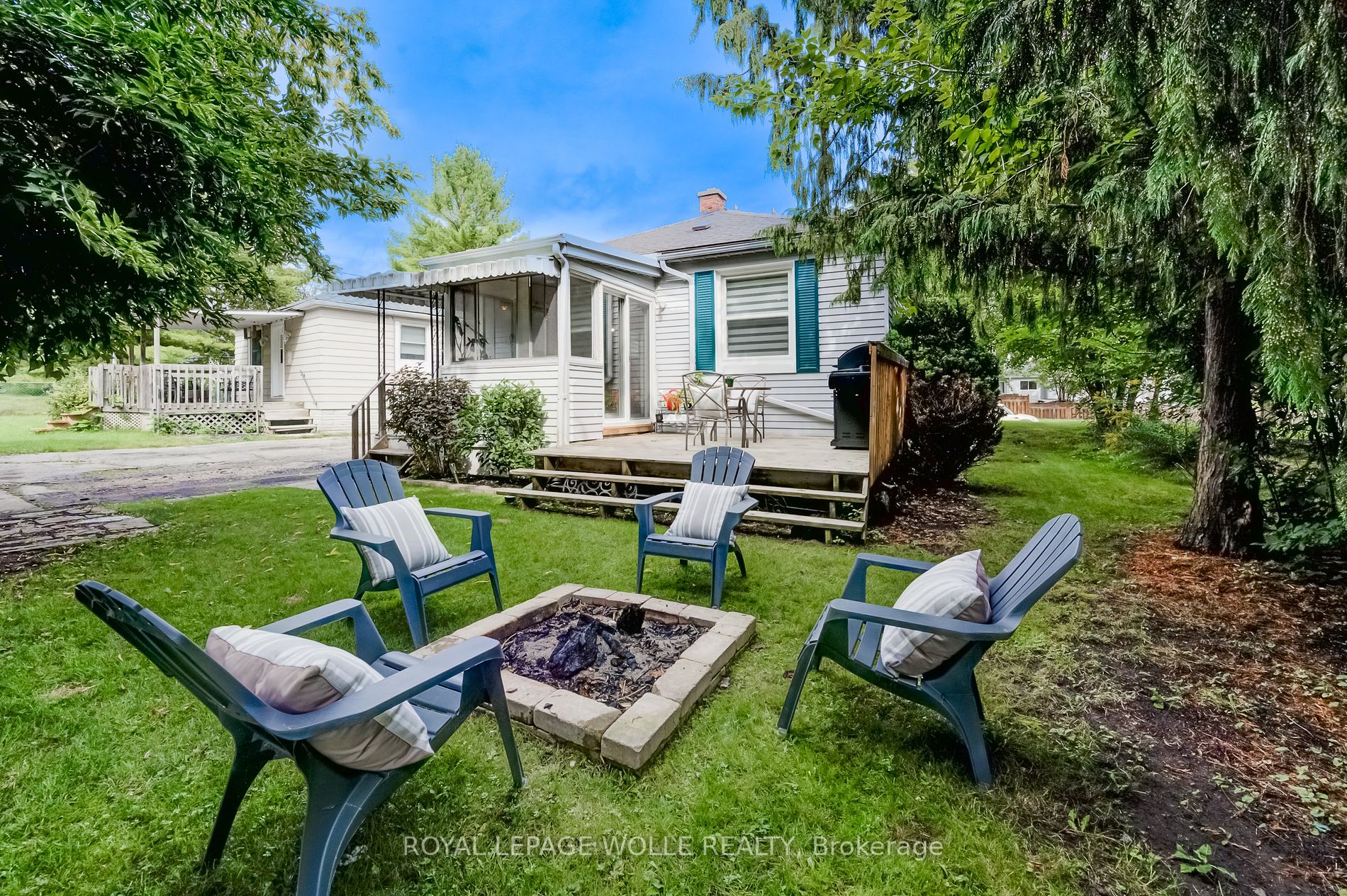 142 Lorne Crescent