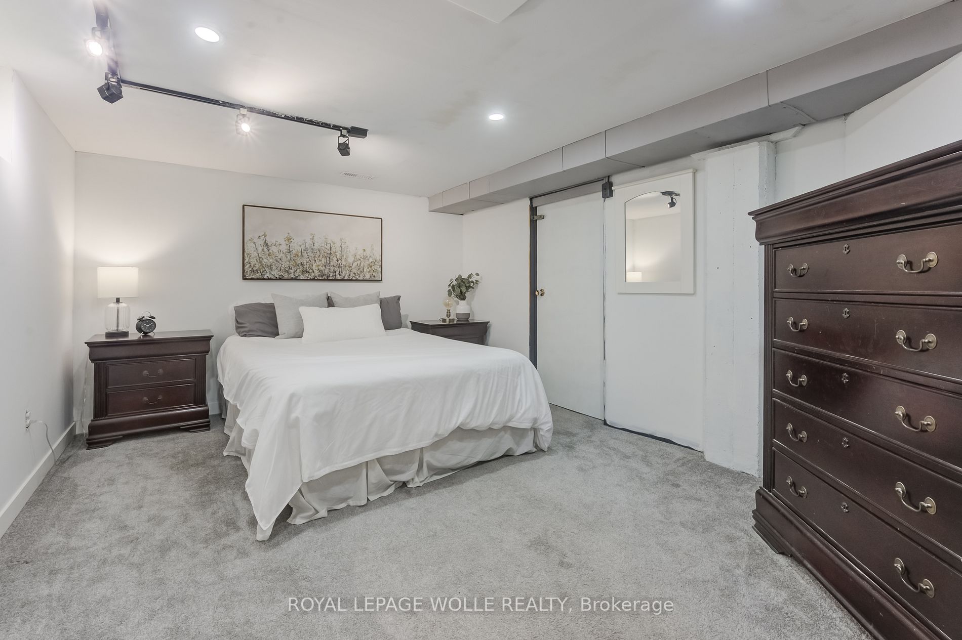 142 Lorne Crescent