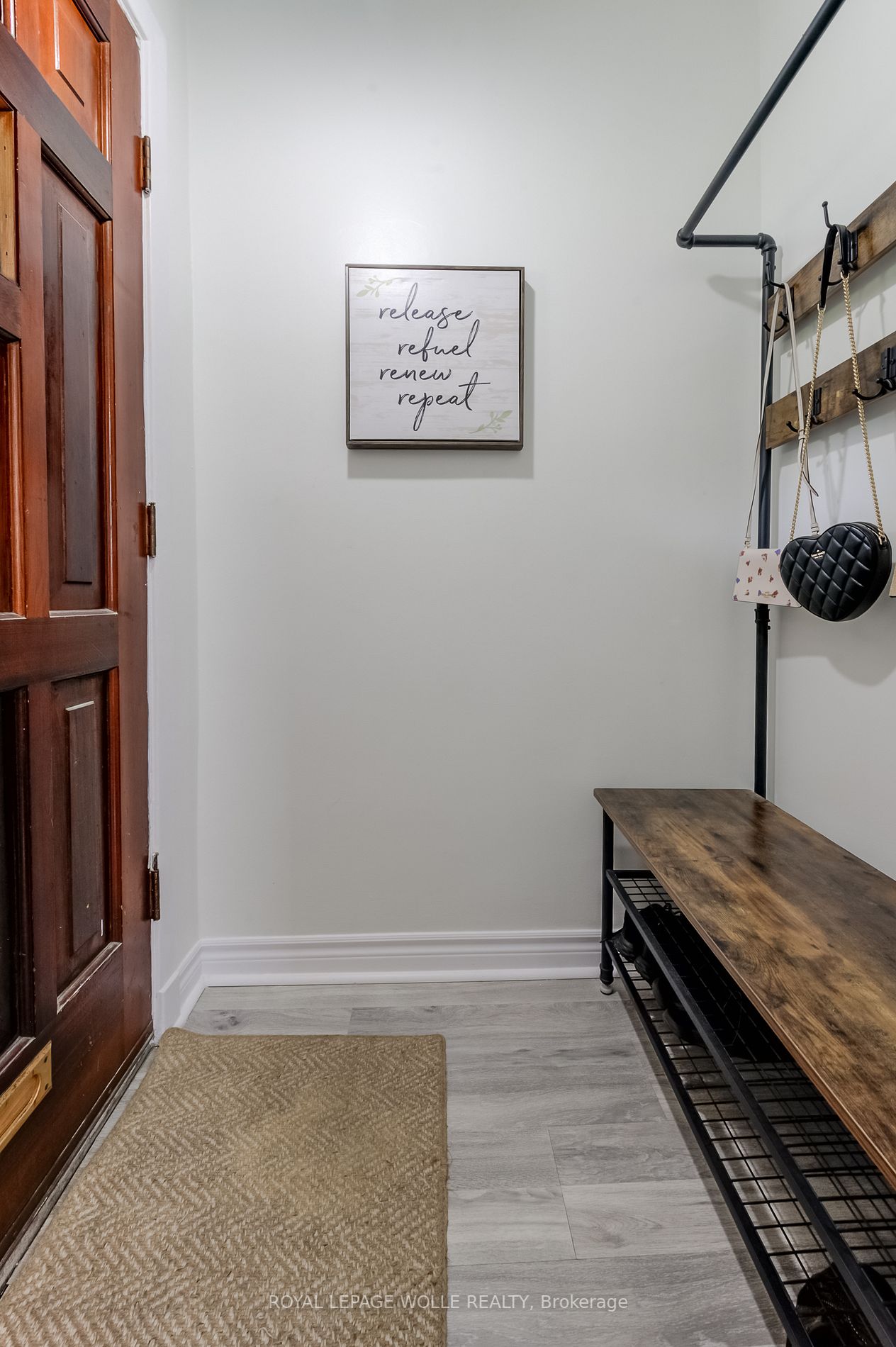 142 Lorne Crescent