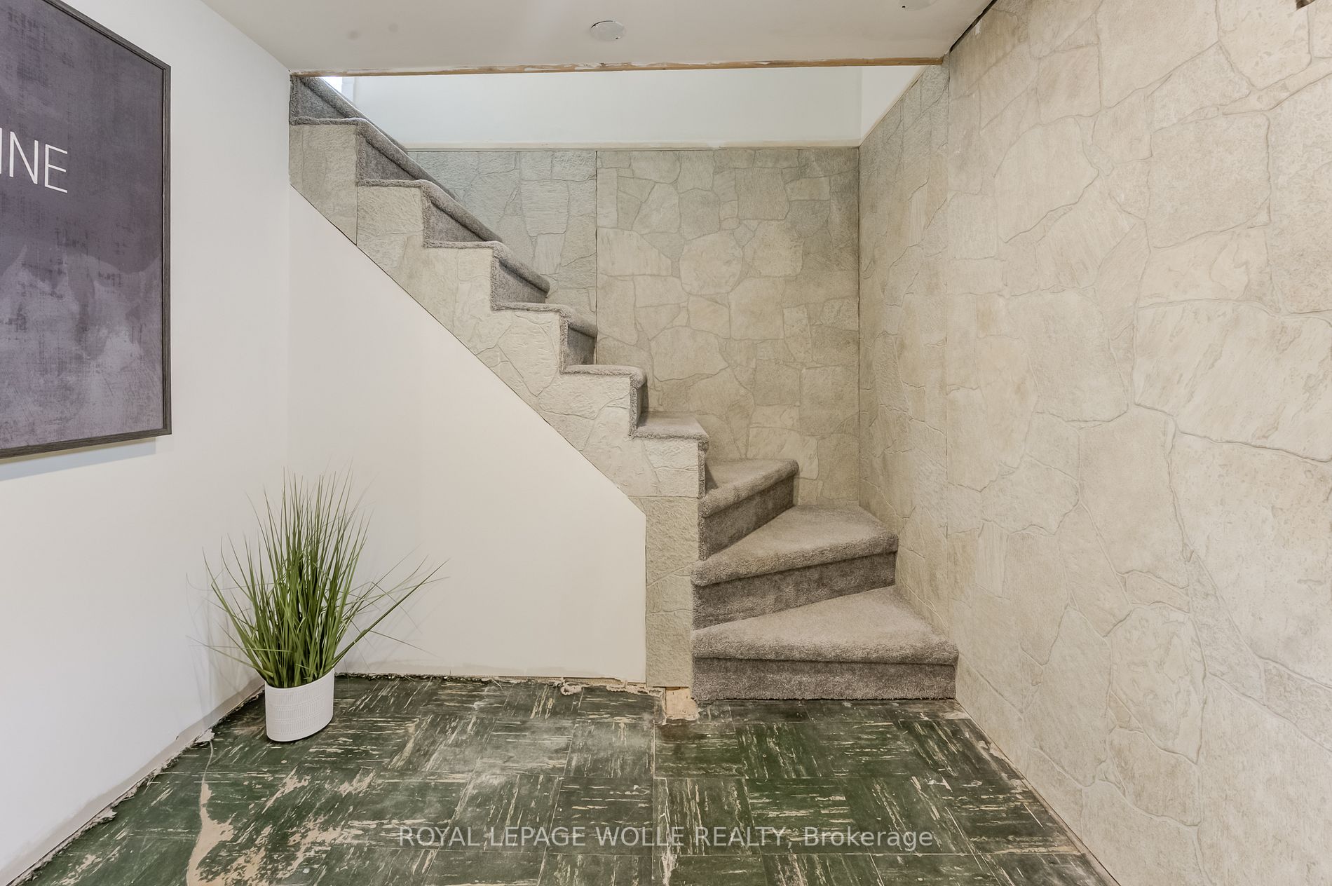 142 Lorne Crescent