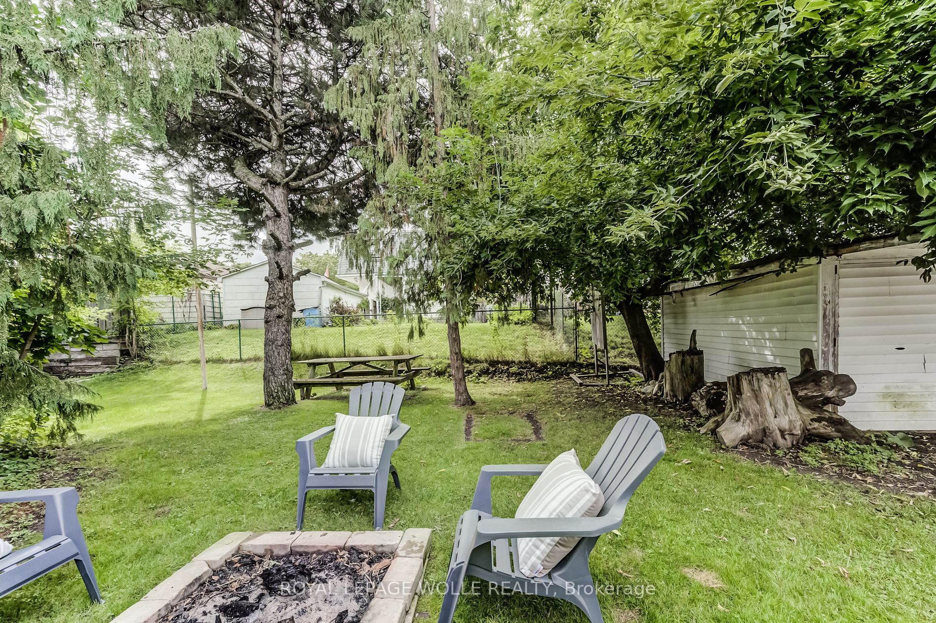 142 Lorne Crescent
