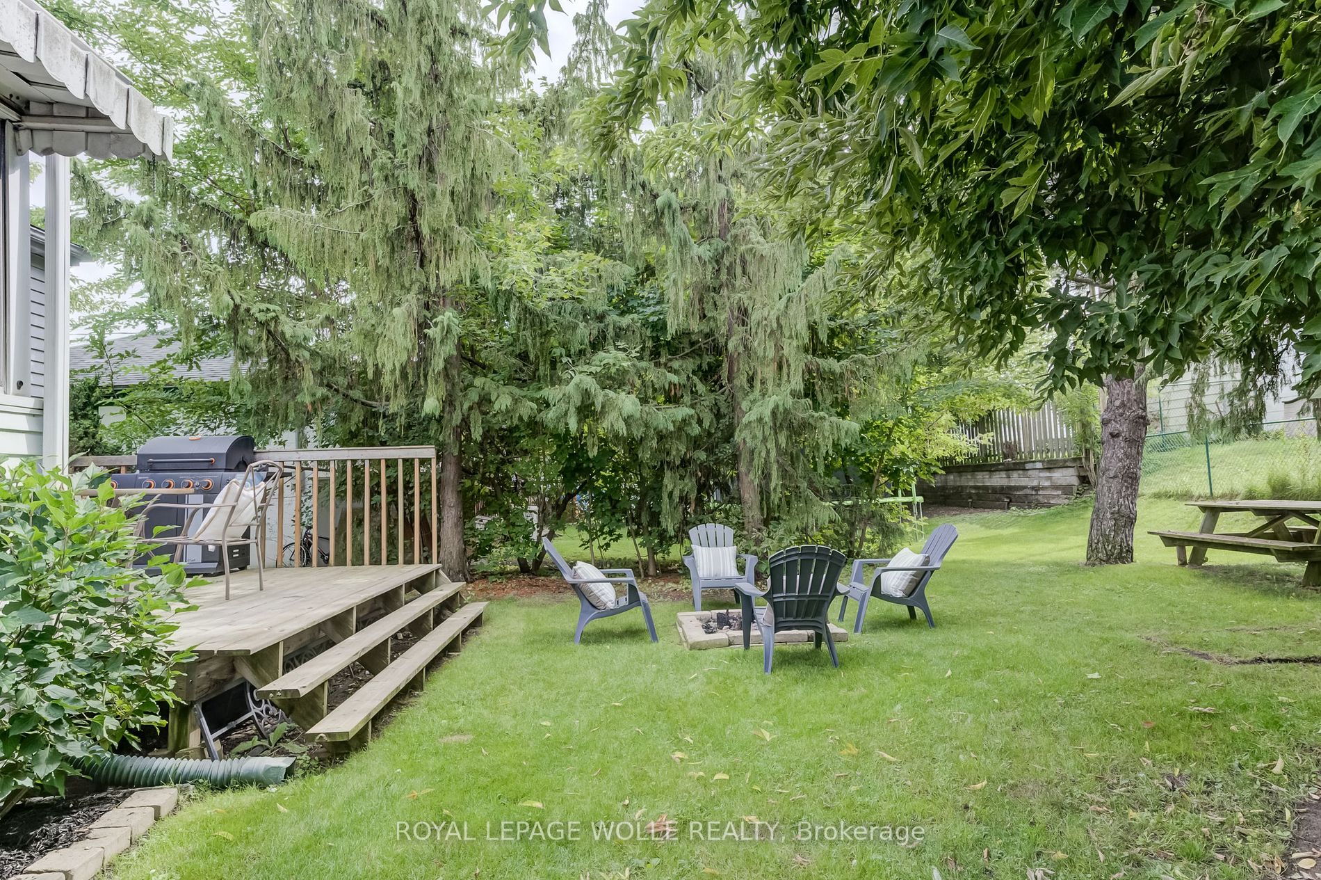 142 Lorne Crescent