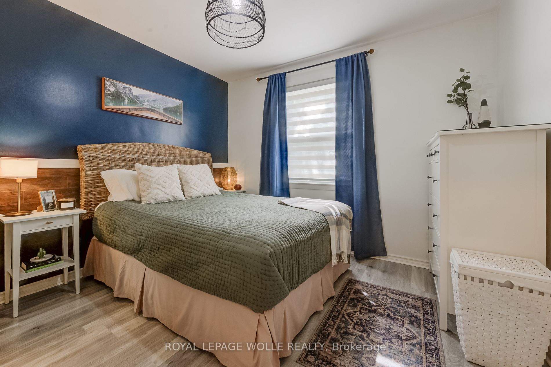 142 Lorne Crescent