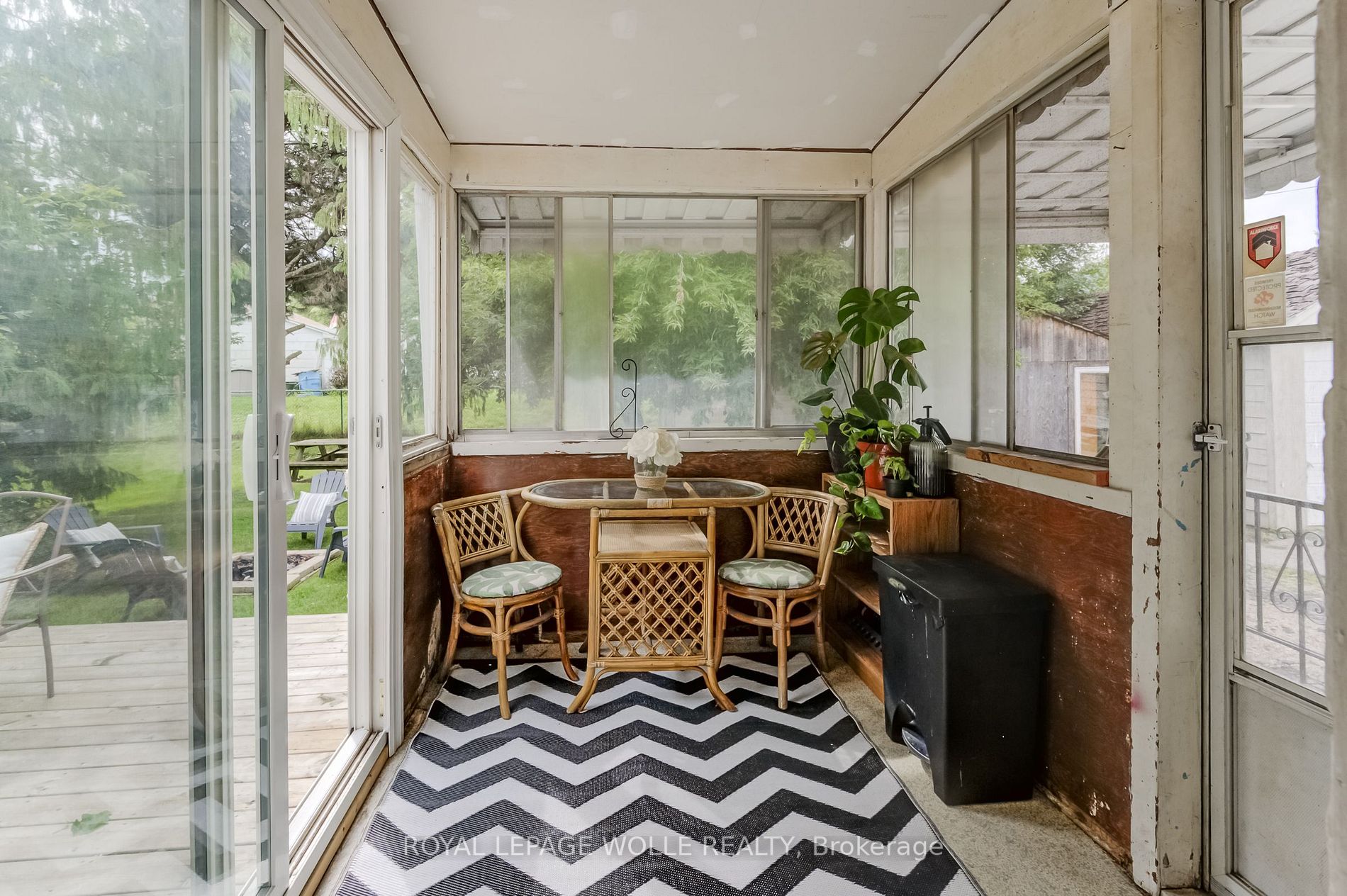 142 Lorne Crescent