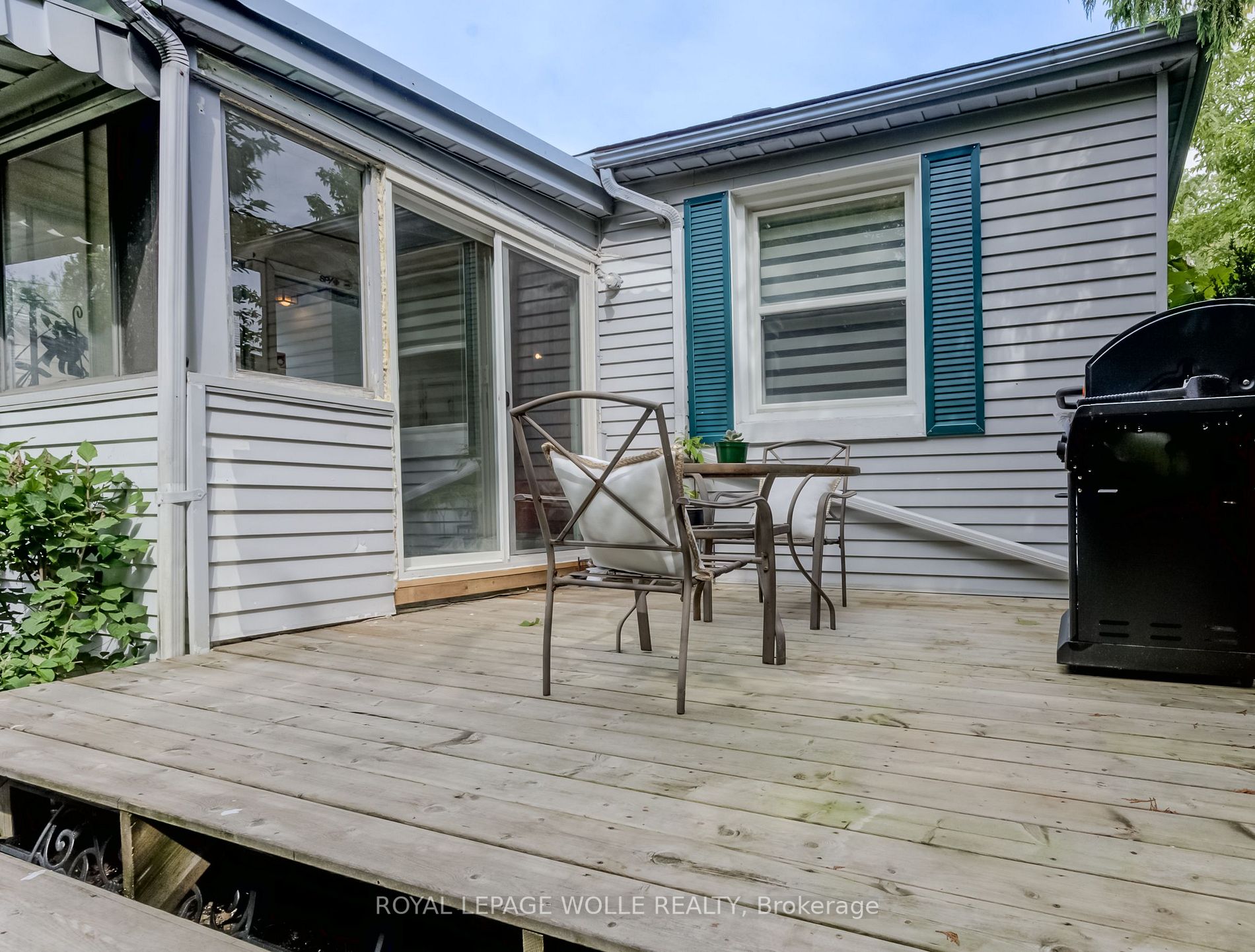142 Lorne Crescent
