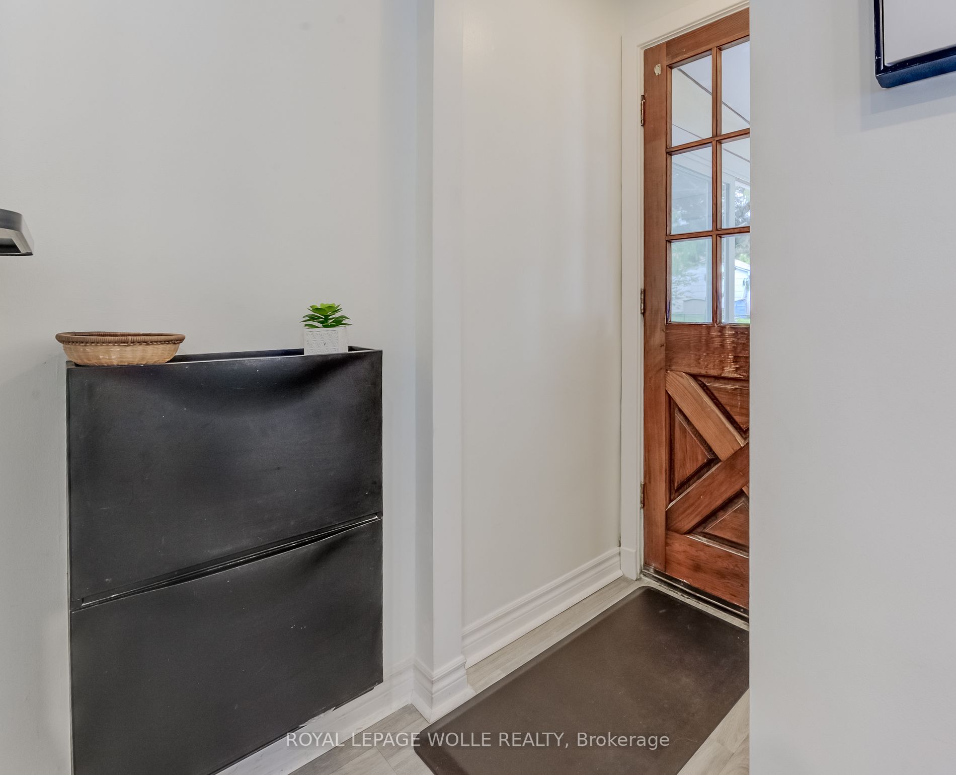 142 Lorne Crescent