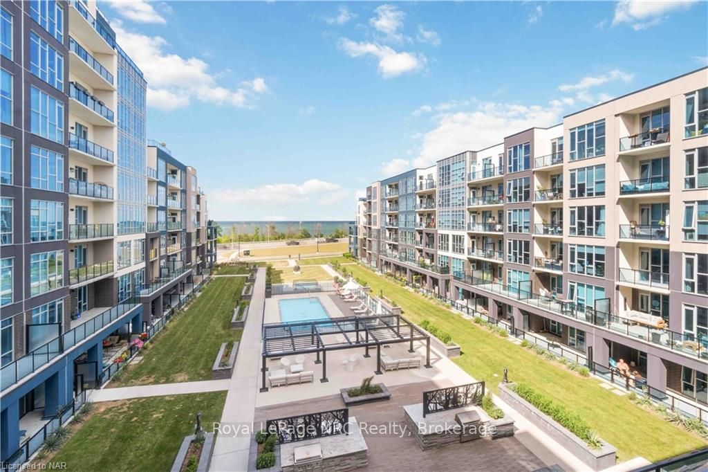 16 Concord Pl, #429