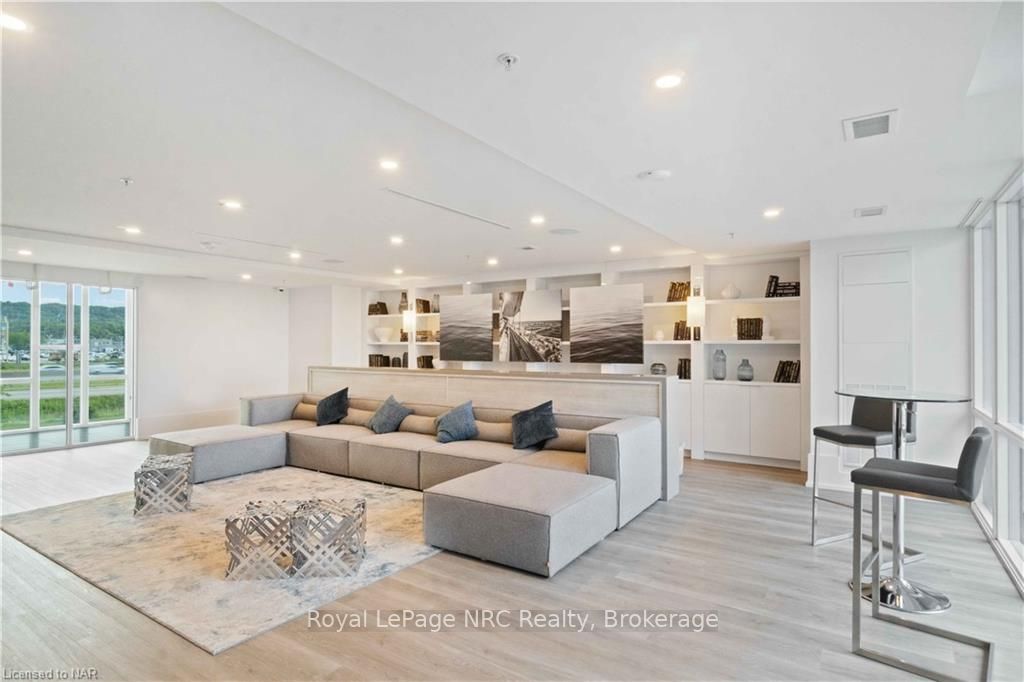 16 Concord Pl, #429