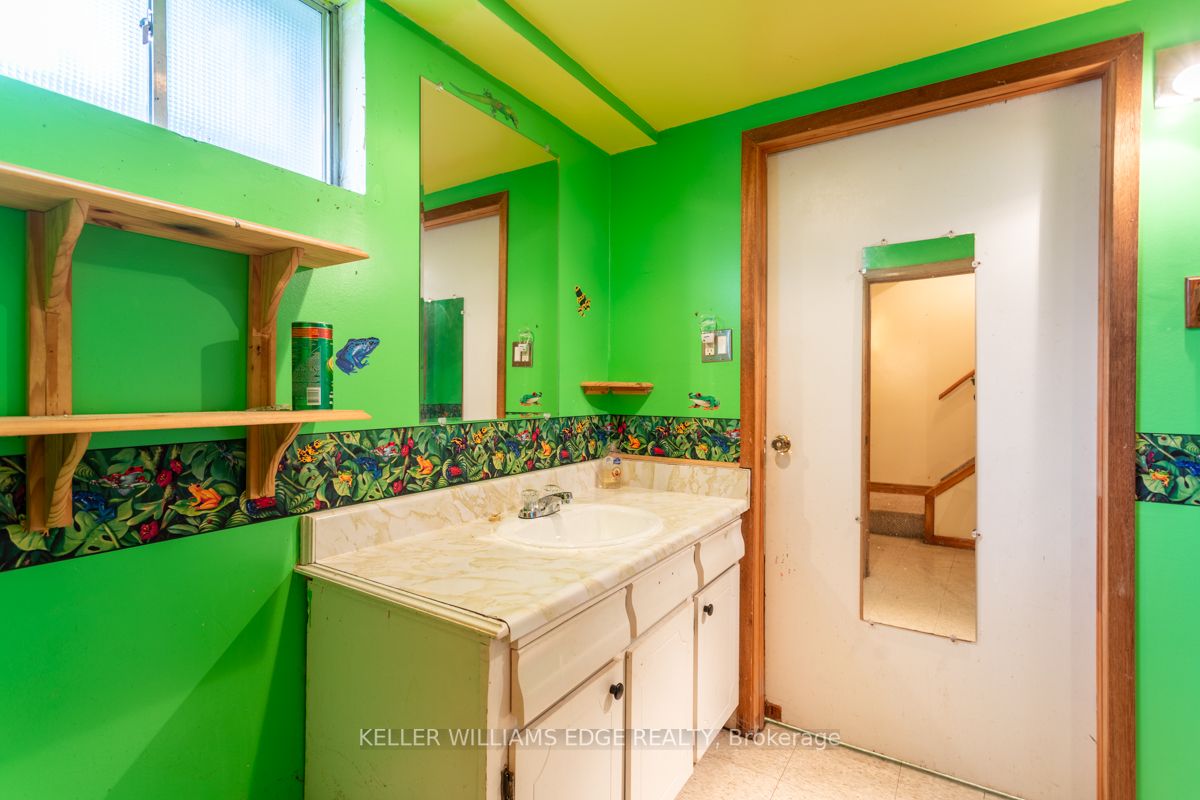 28 Passmore St