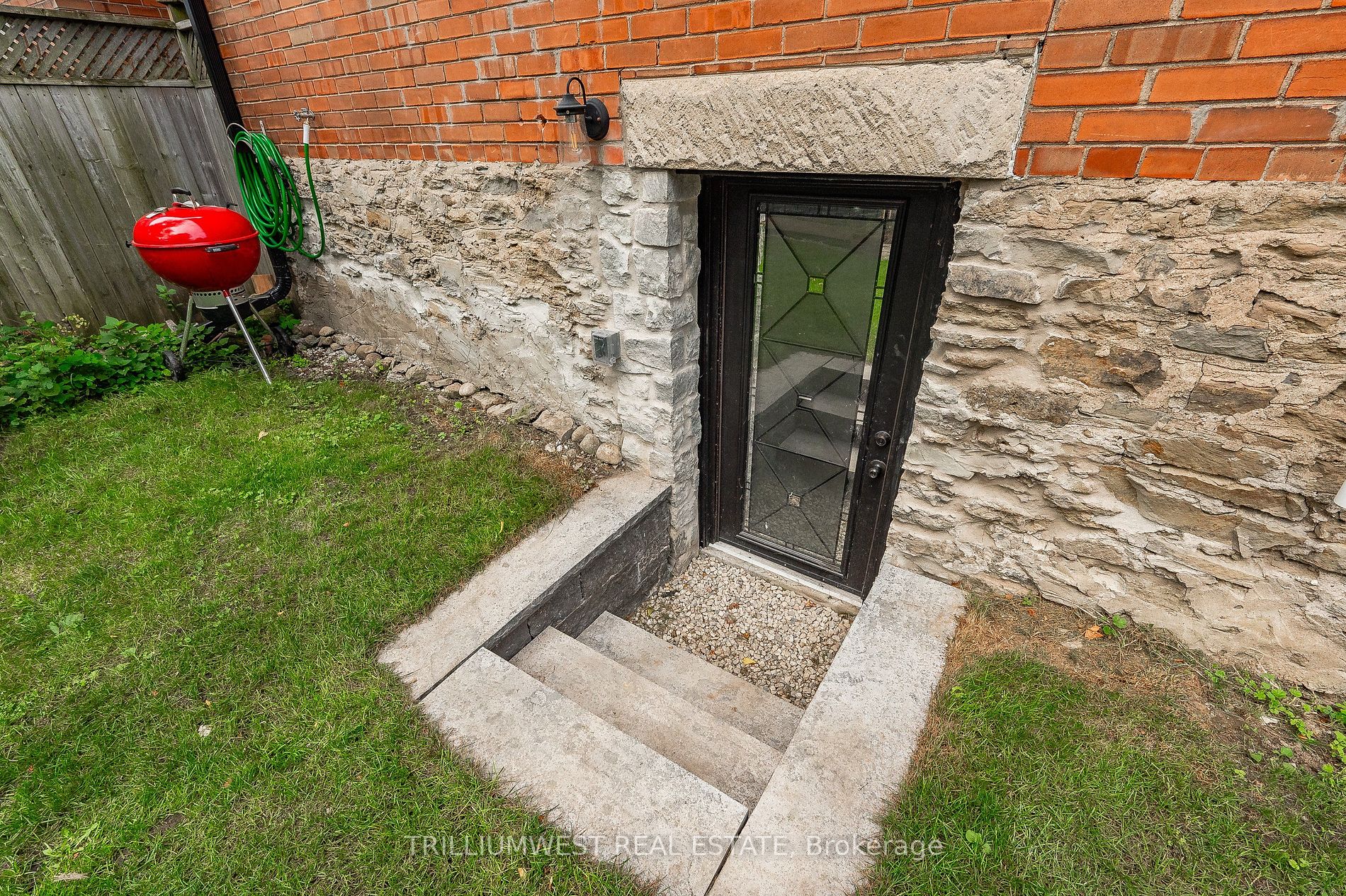 18 Waterloo Avenue