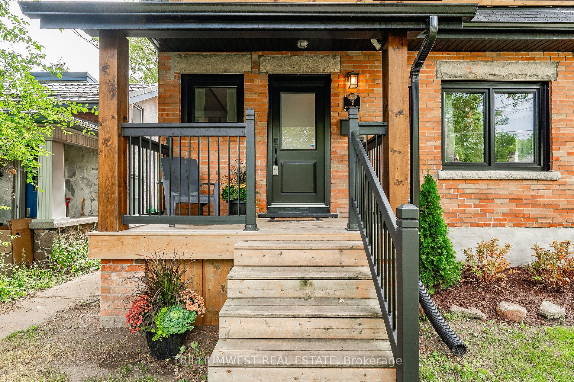 18 Waterloo Ave