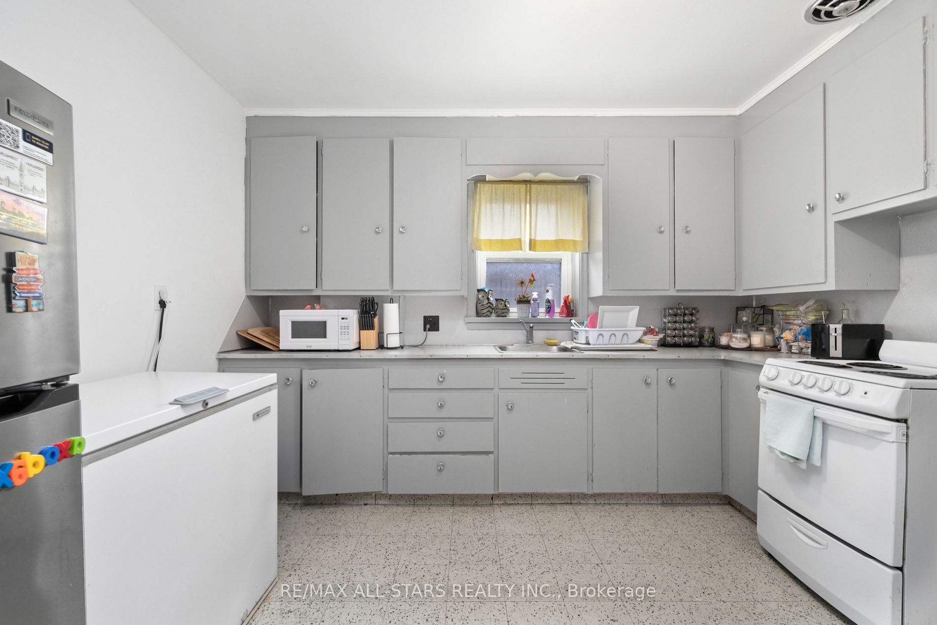 42-44 Colborne St