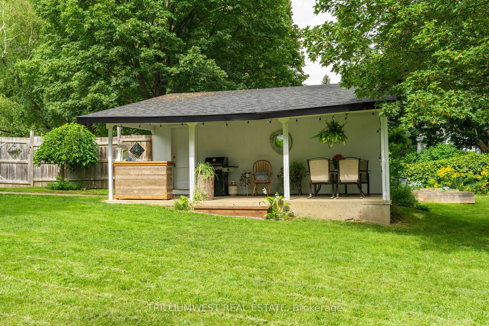 33 Merritt Boulevard