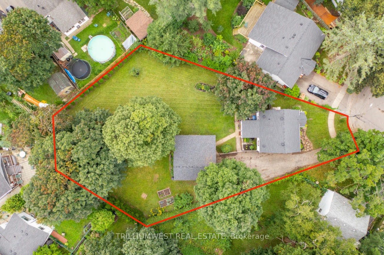 33 Merritt Blvd