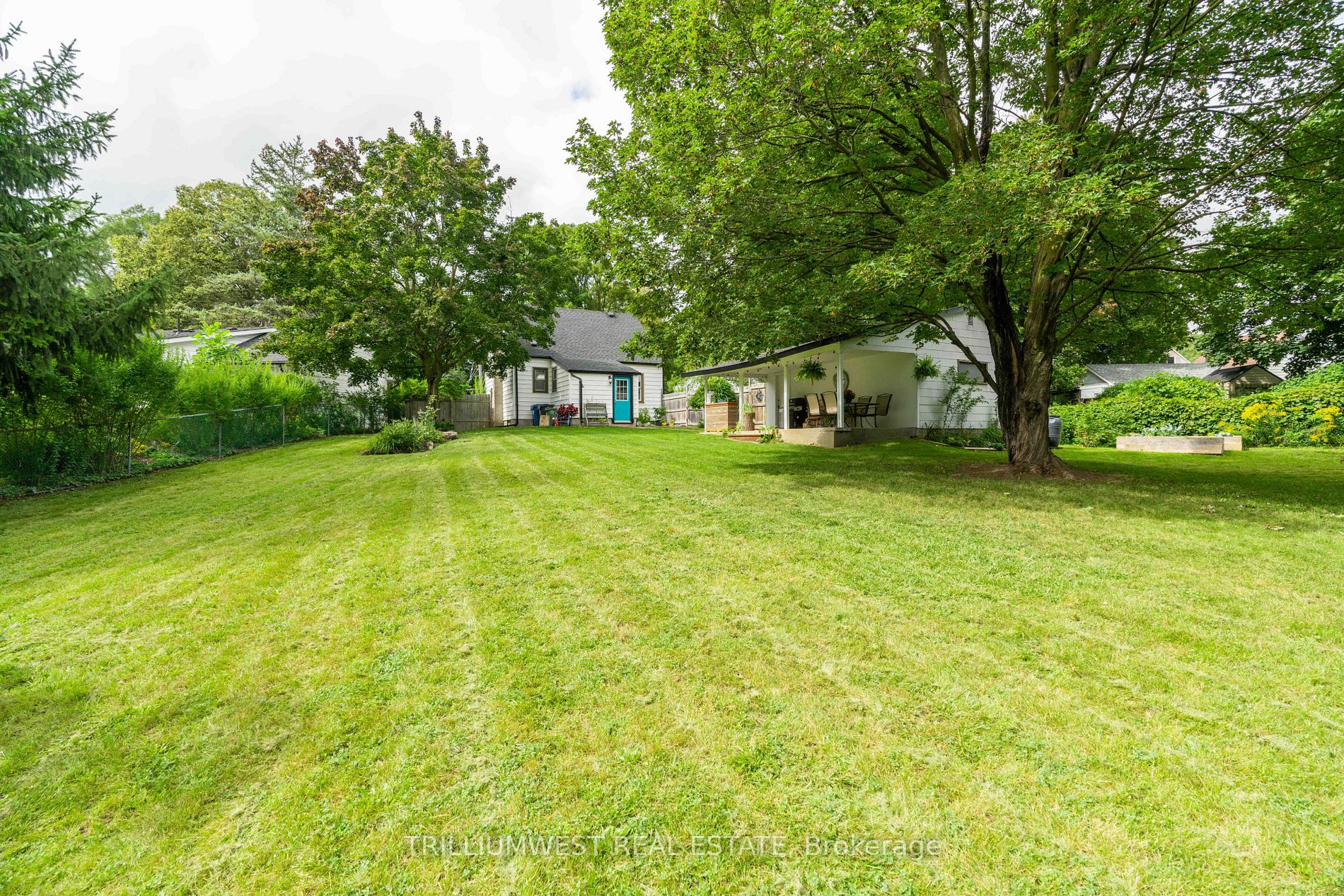 33 Merritt Boulevard