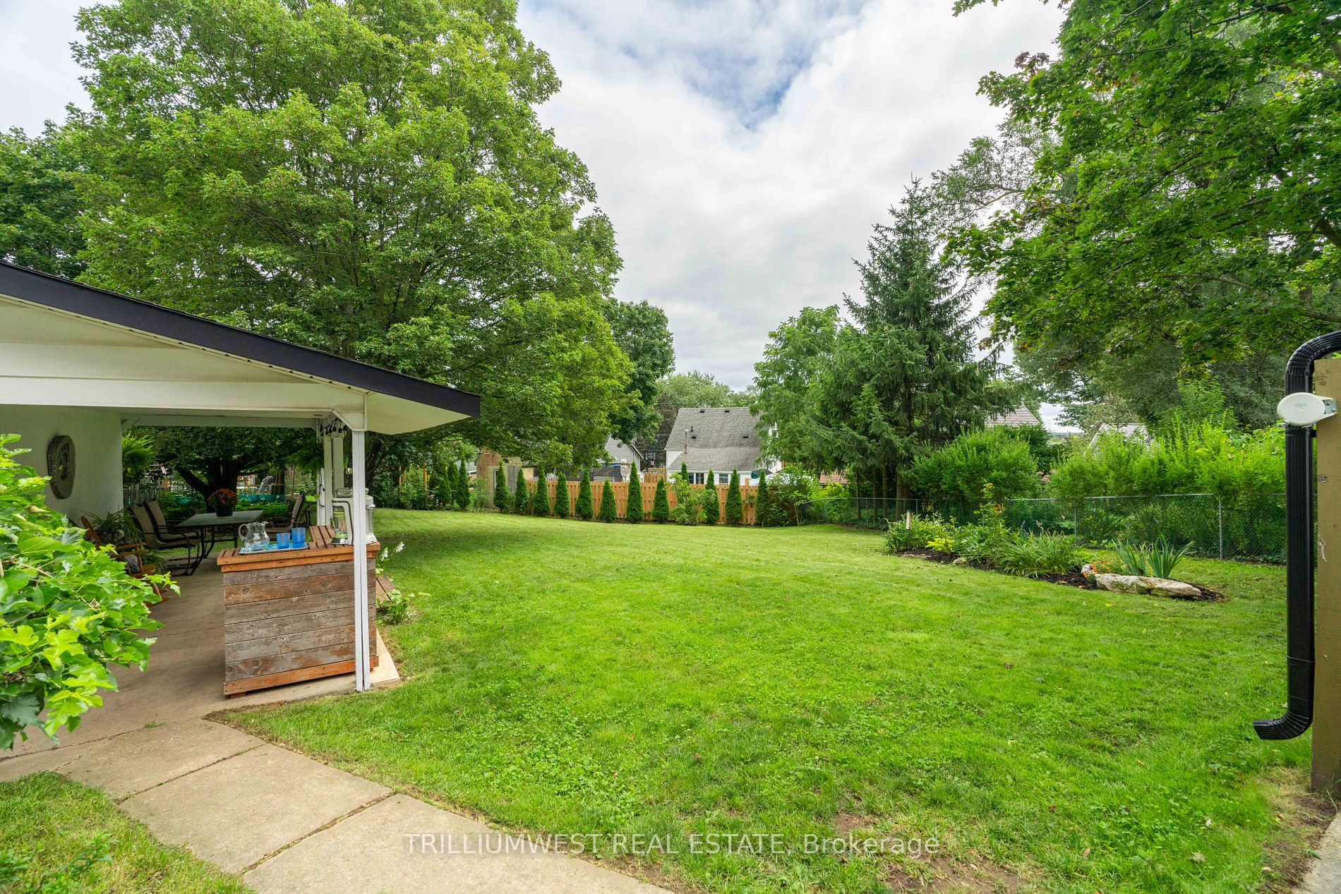 33 Merritt Boulevard