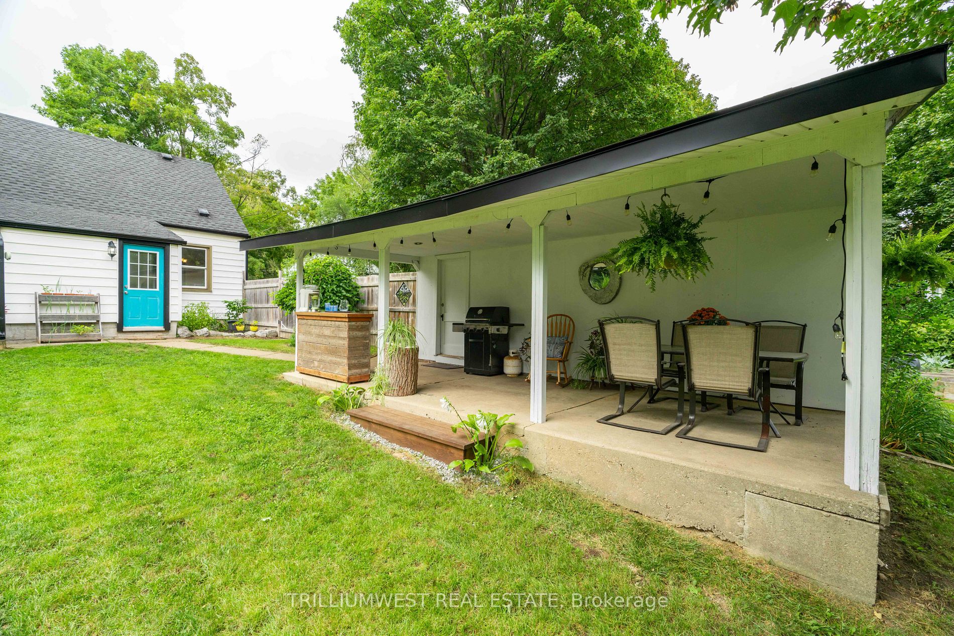 33 Merritt Boulevard
