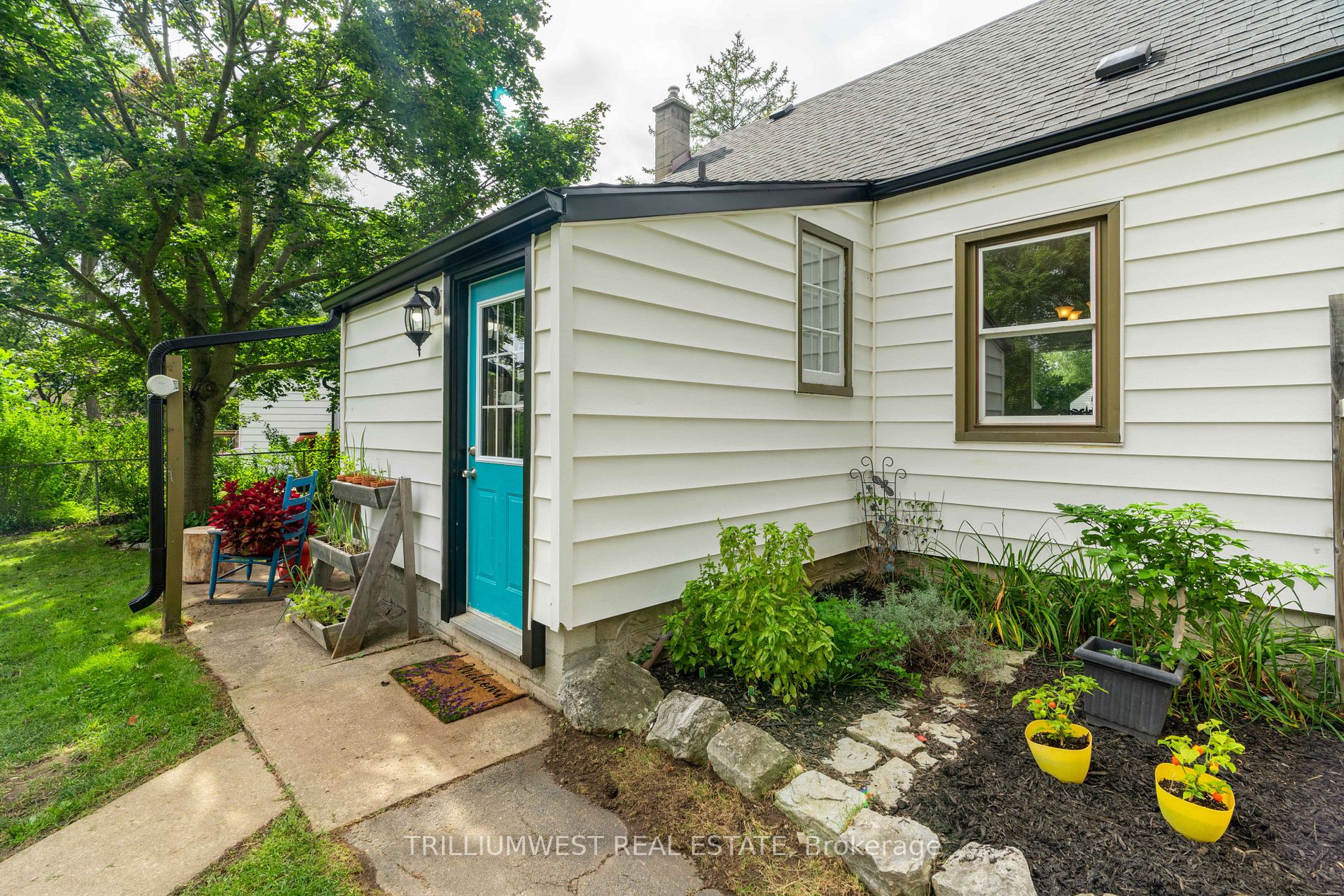 33 Merritt Boulevard
