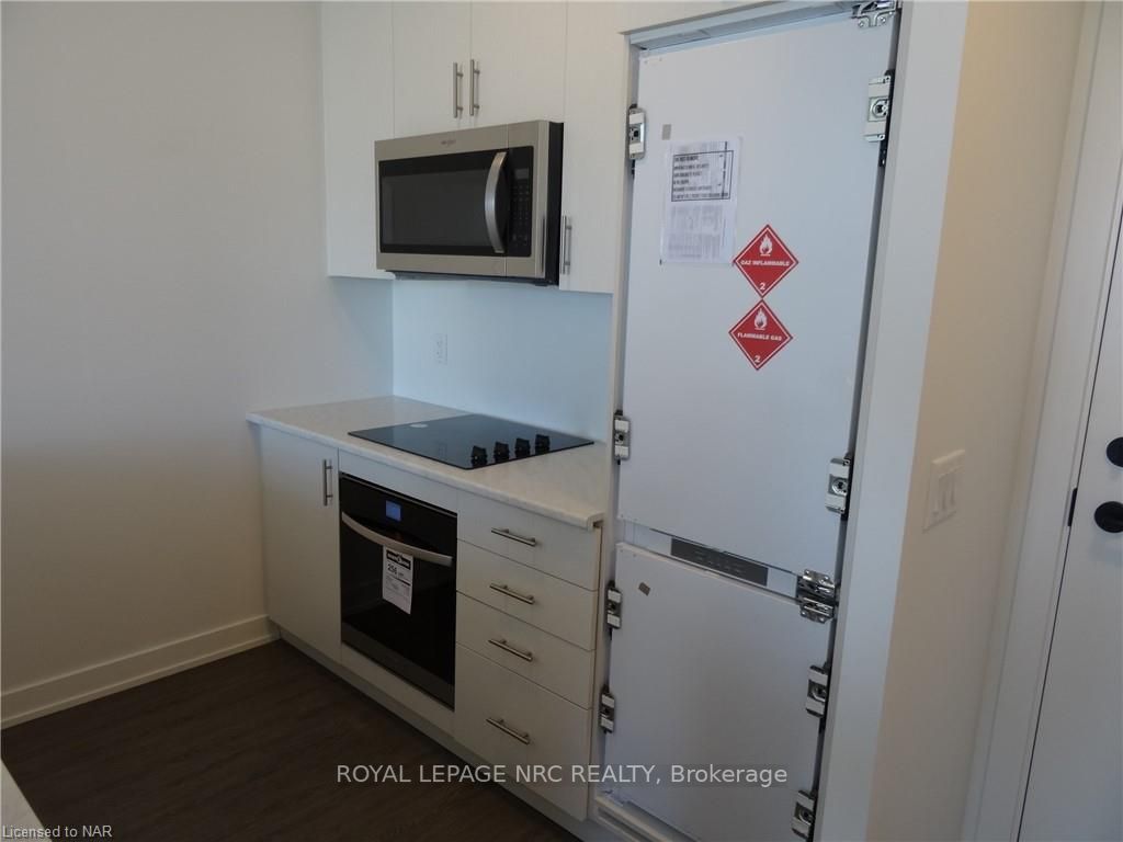 600 North Service Road, #420