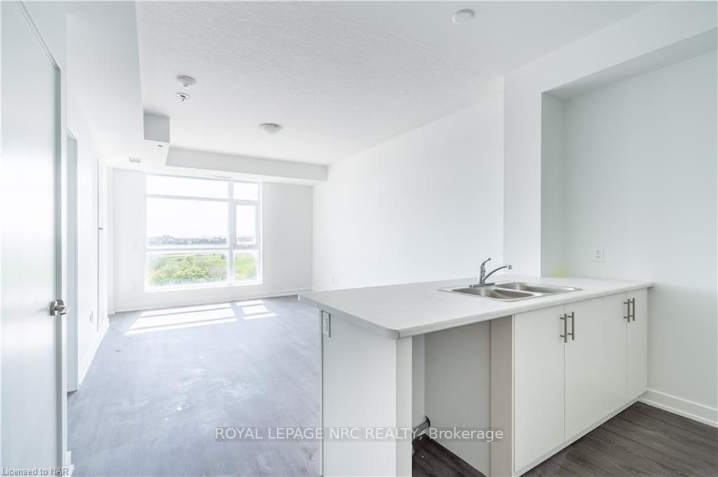 600 North Service Road, #420