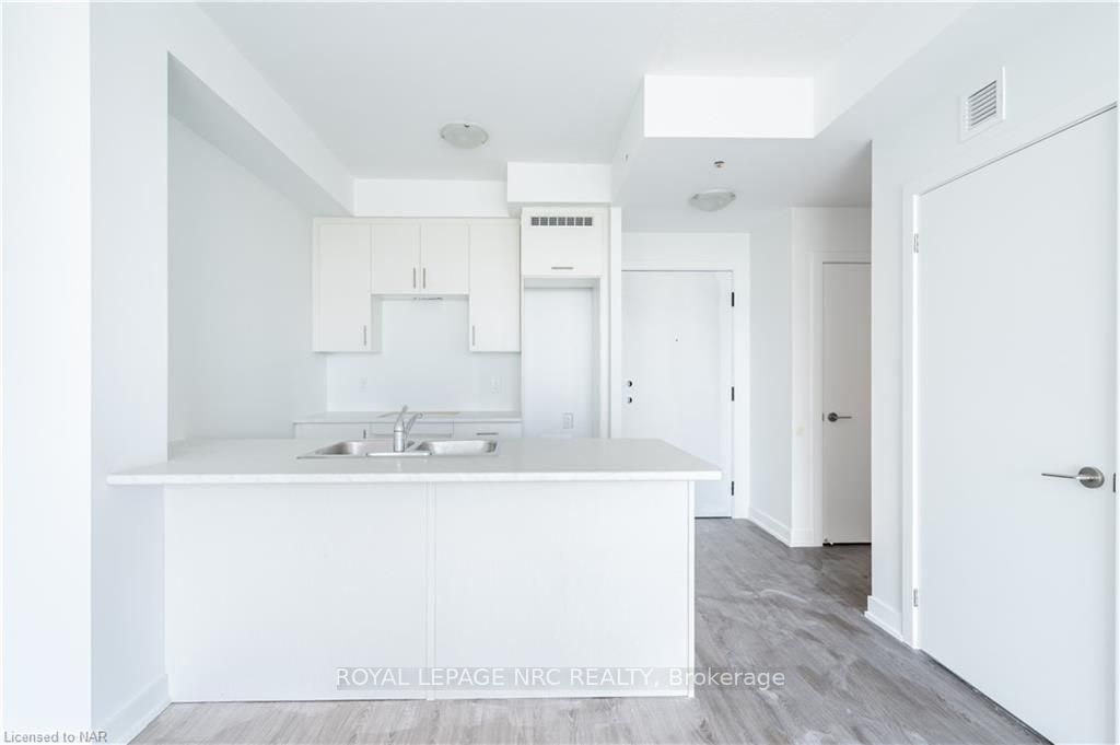 600 North Service Road, #420