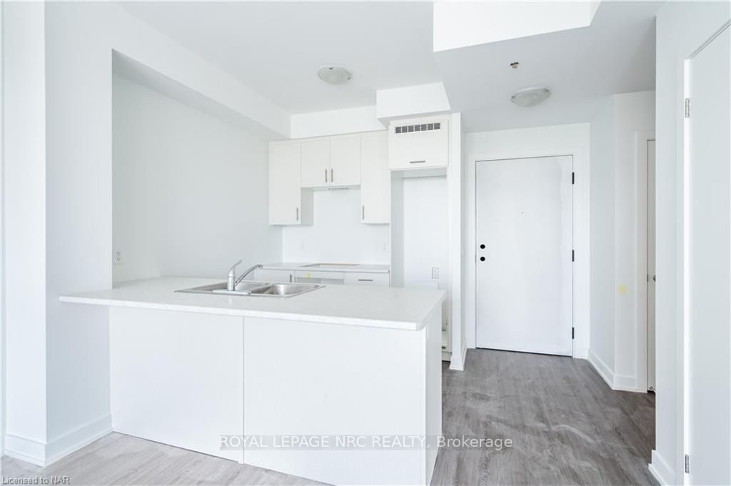 600 North Service Road, #420