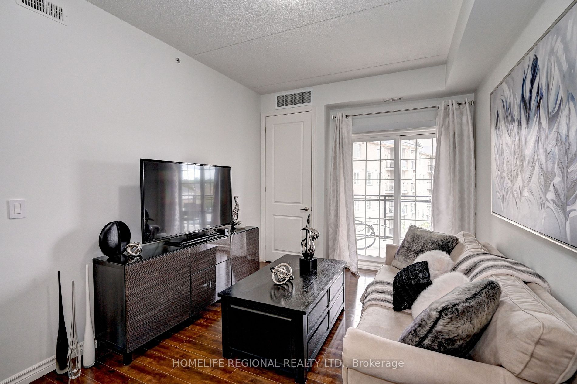 1083 Gordon Street, #305