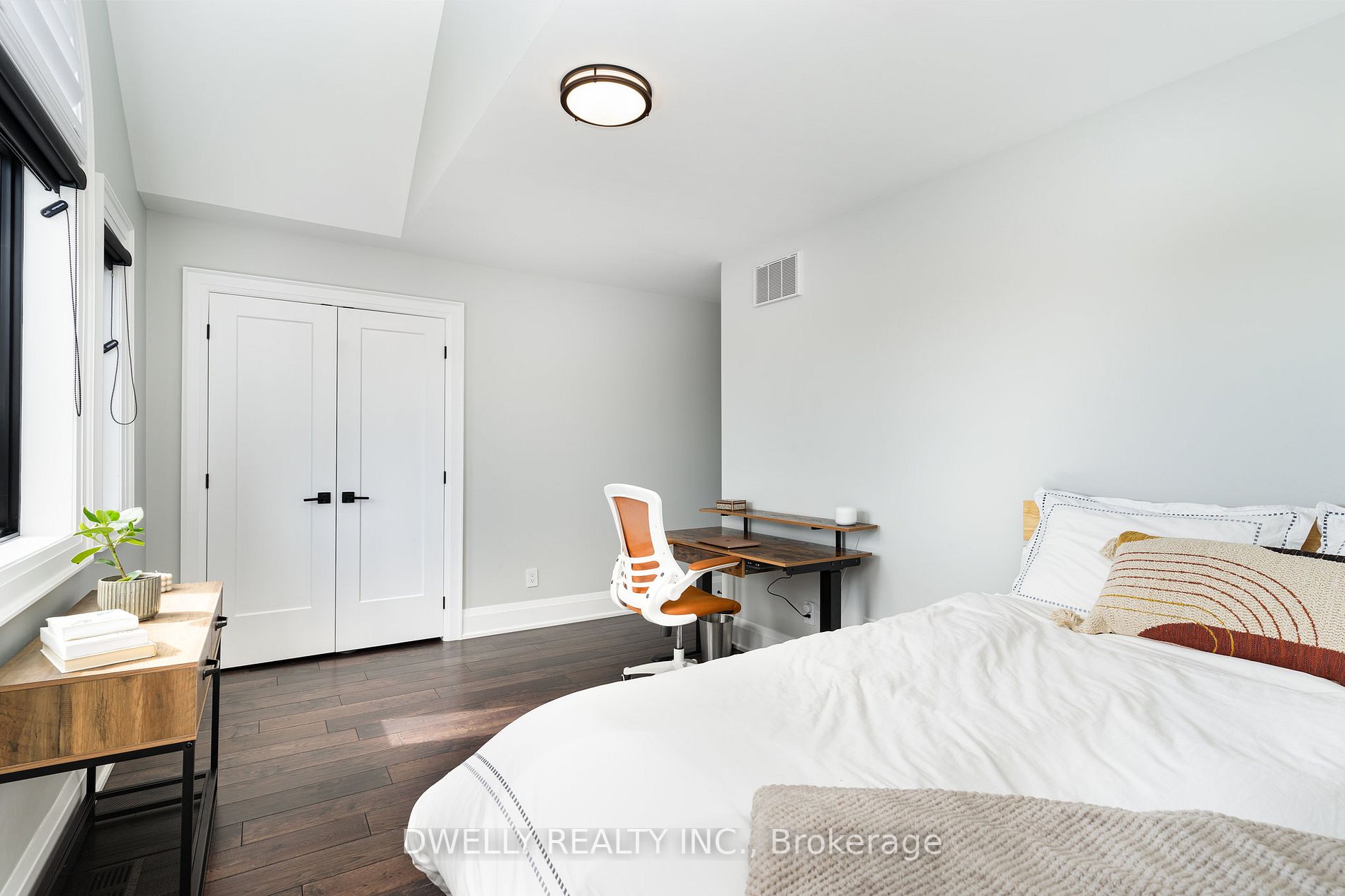 27 Gatesbury Crt