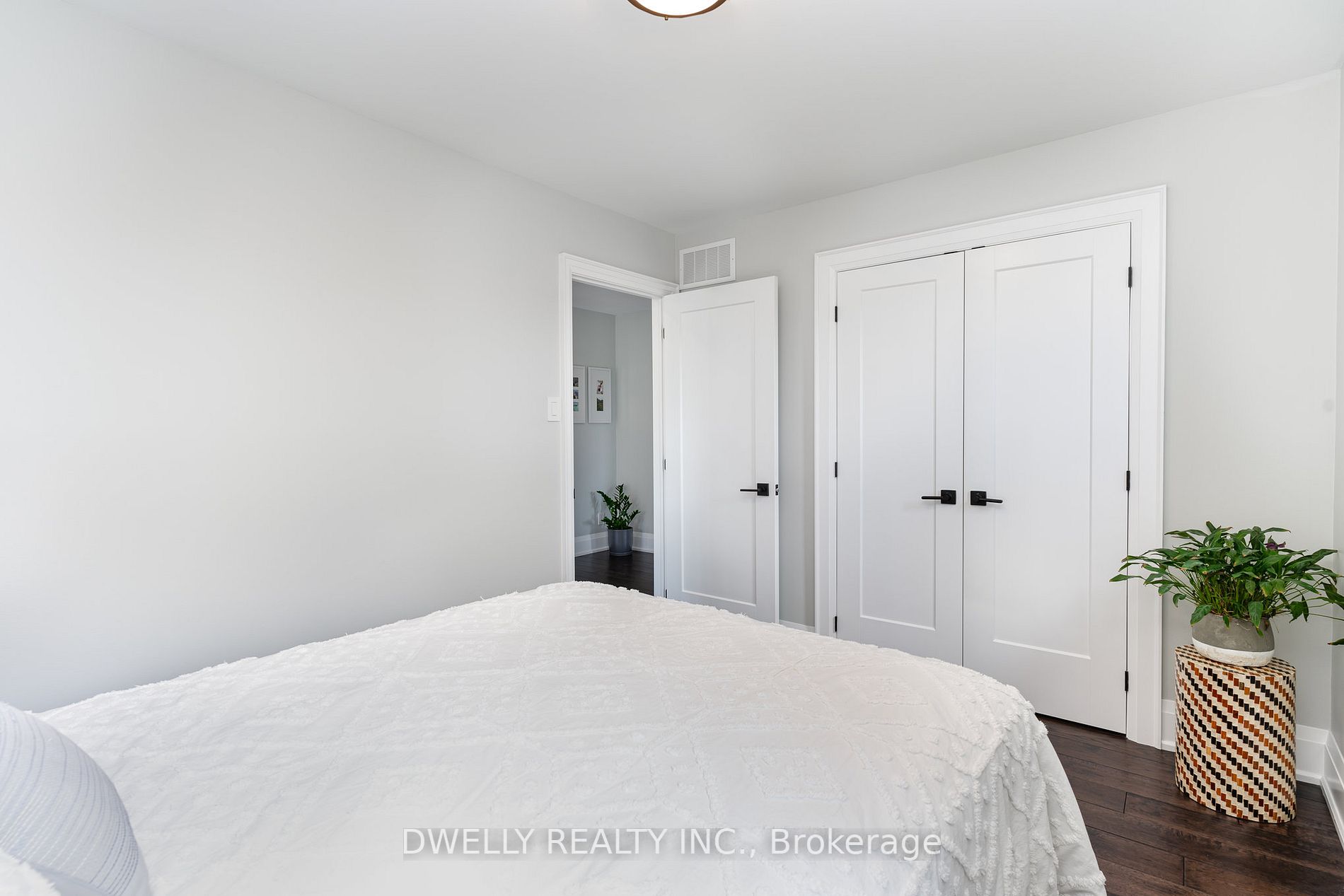 27 Gatesbury Crt
