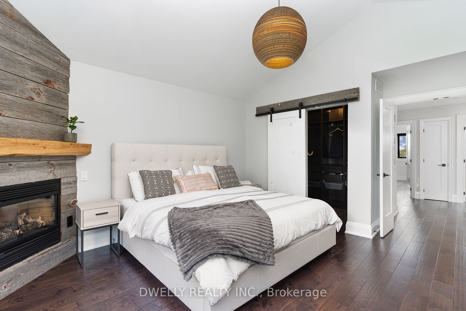 27 Gatesbury Crt