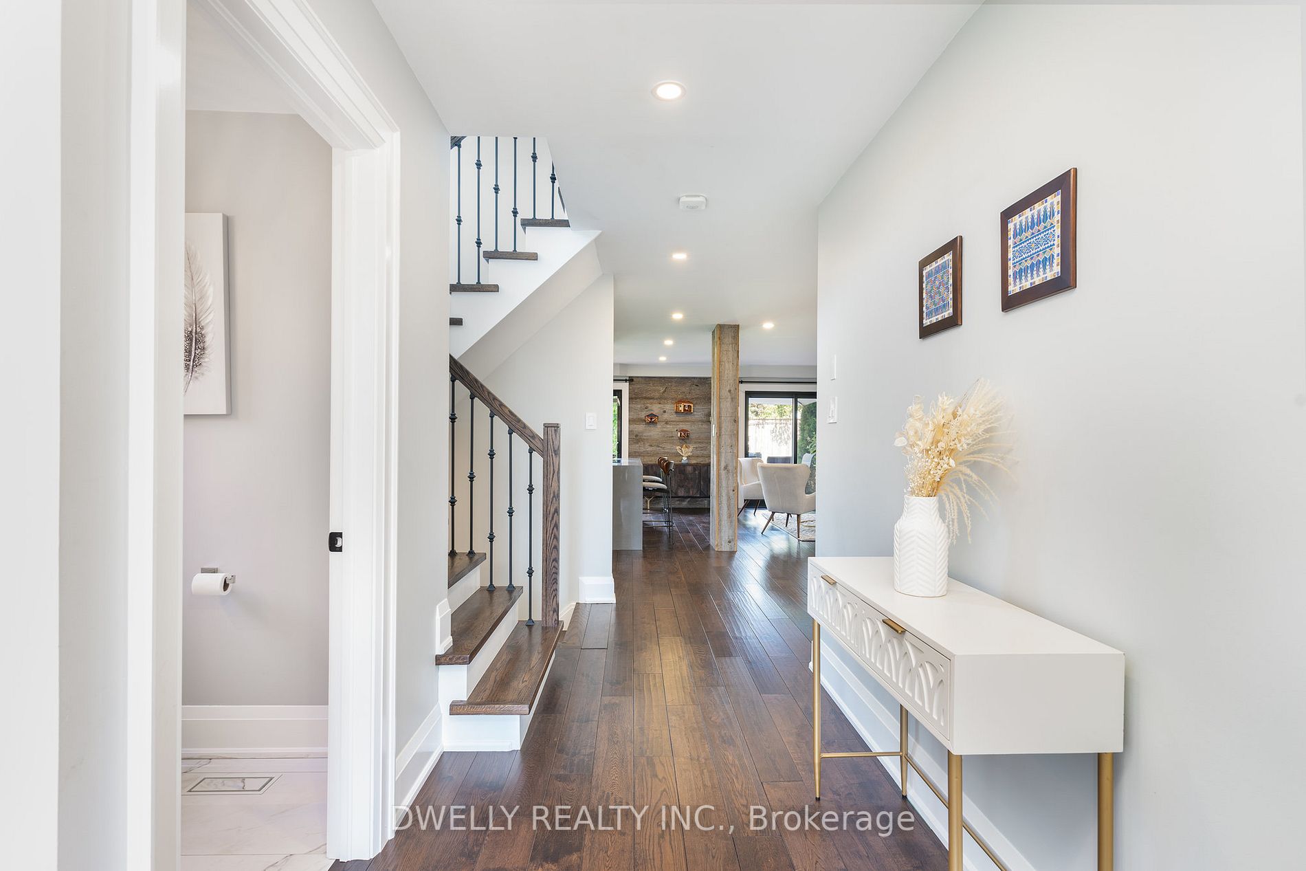 27 Gatesbury Crt