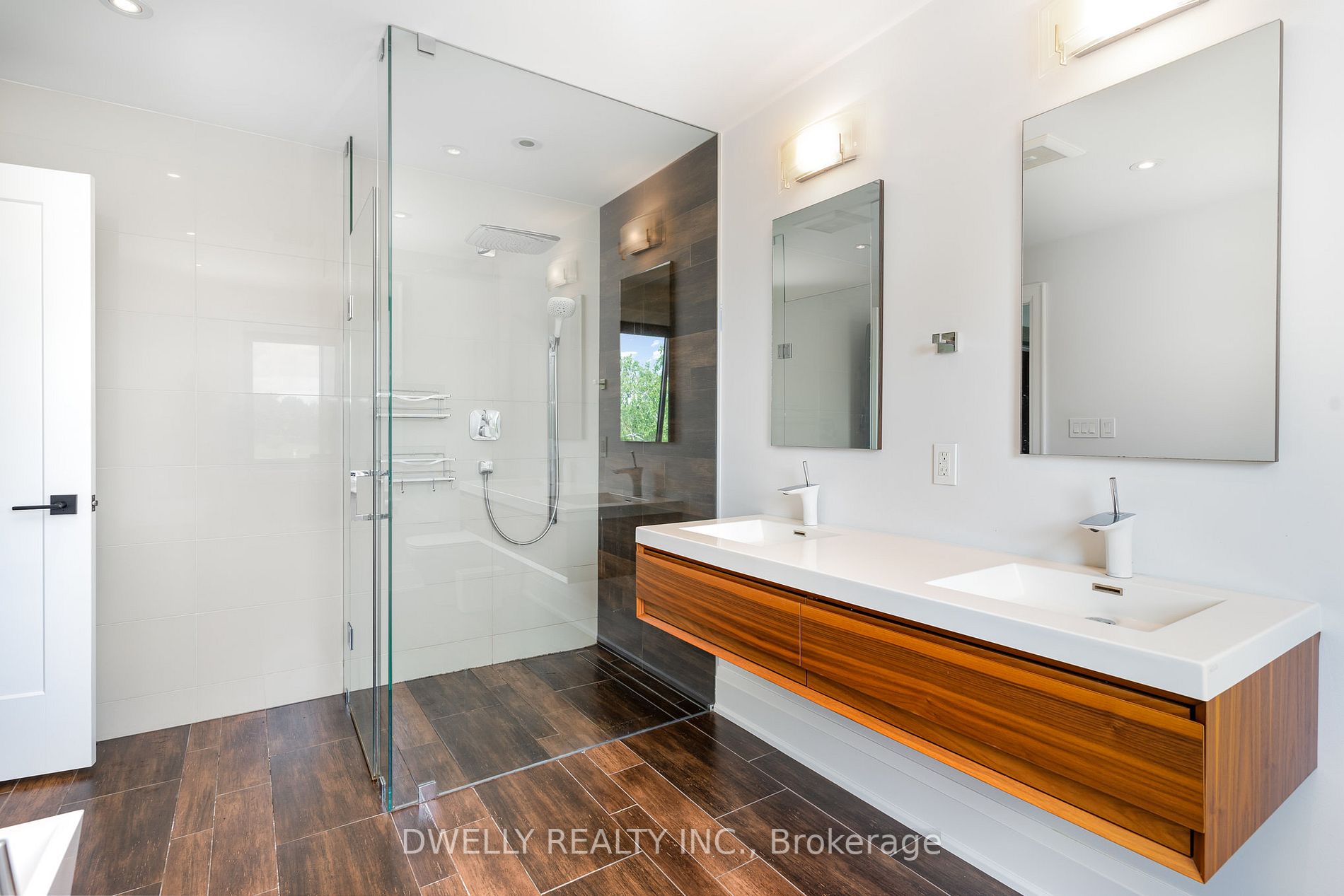 27 Gatesbury Crt