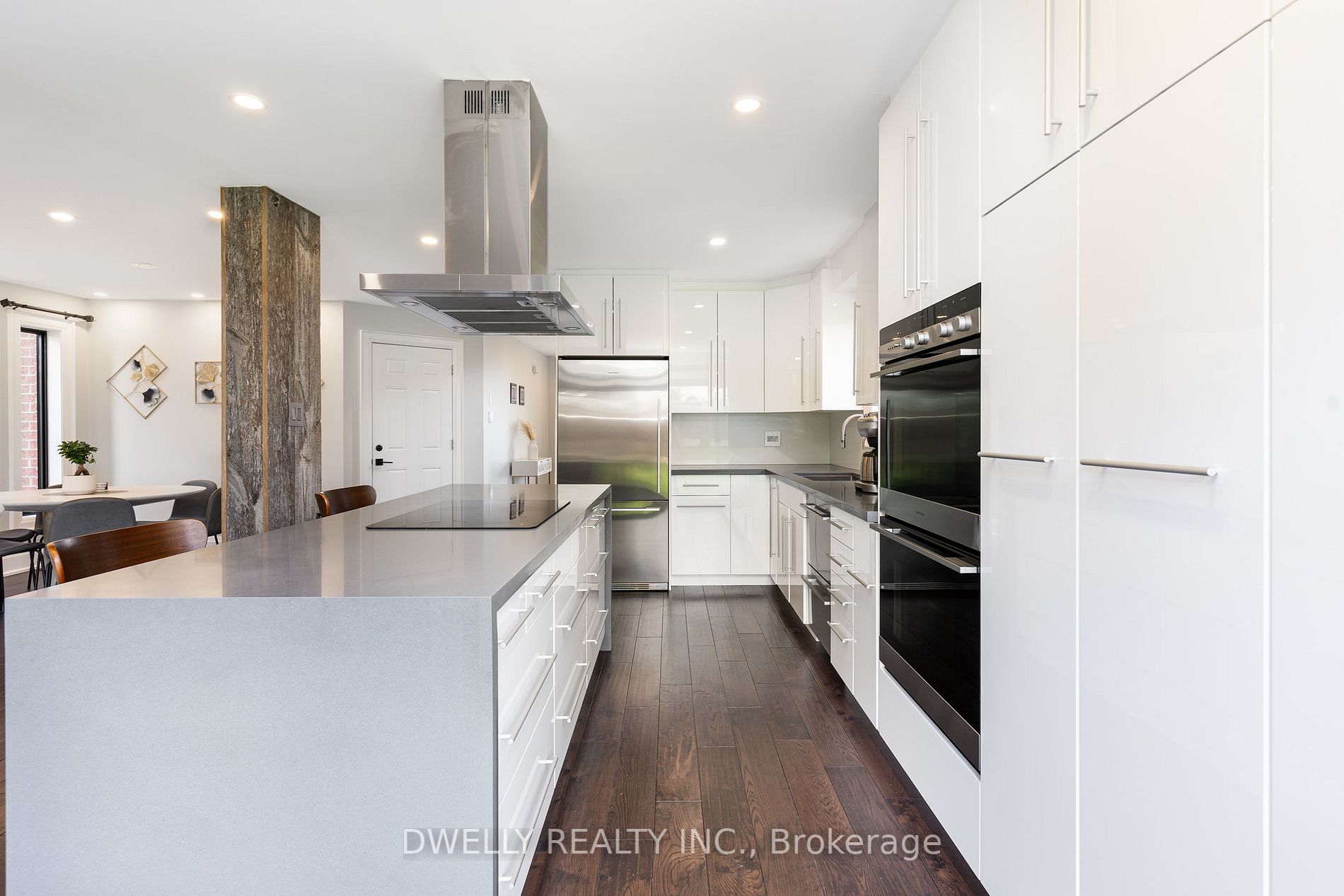 27 Gatesbury Crt
