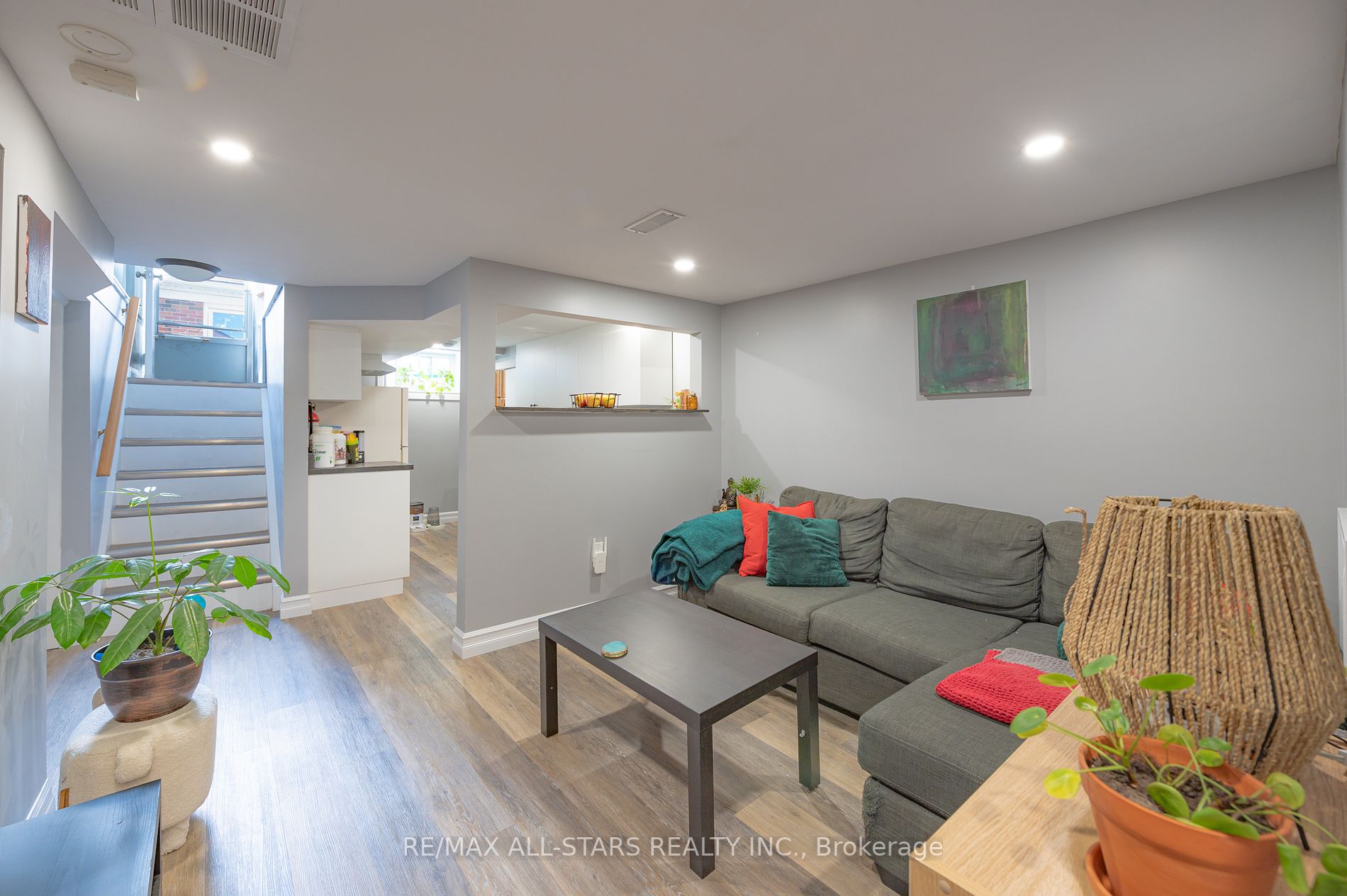 303 Caddy St