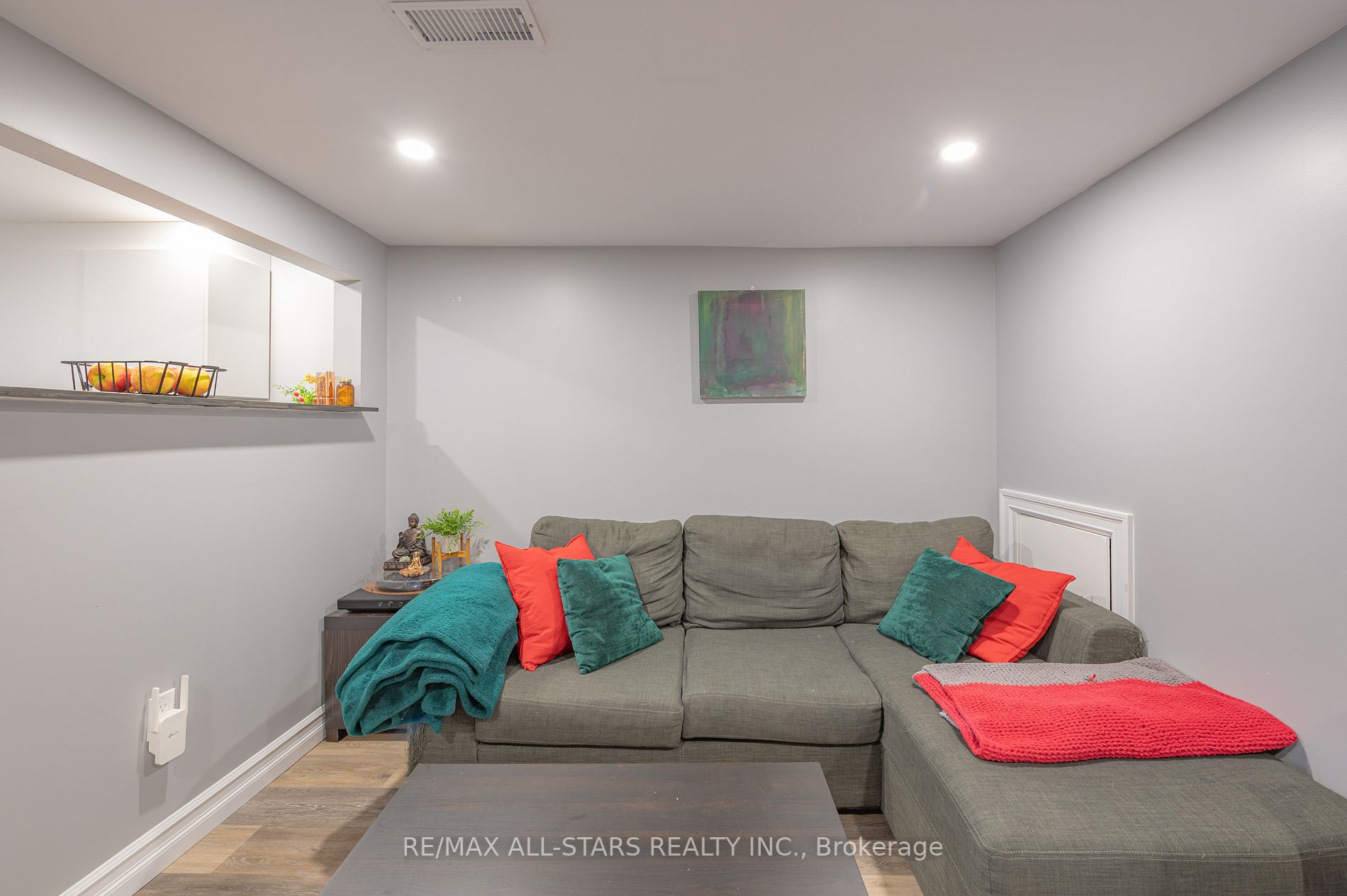 303 Caddy St