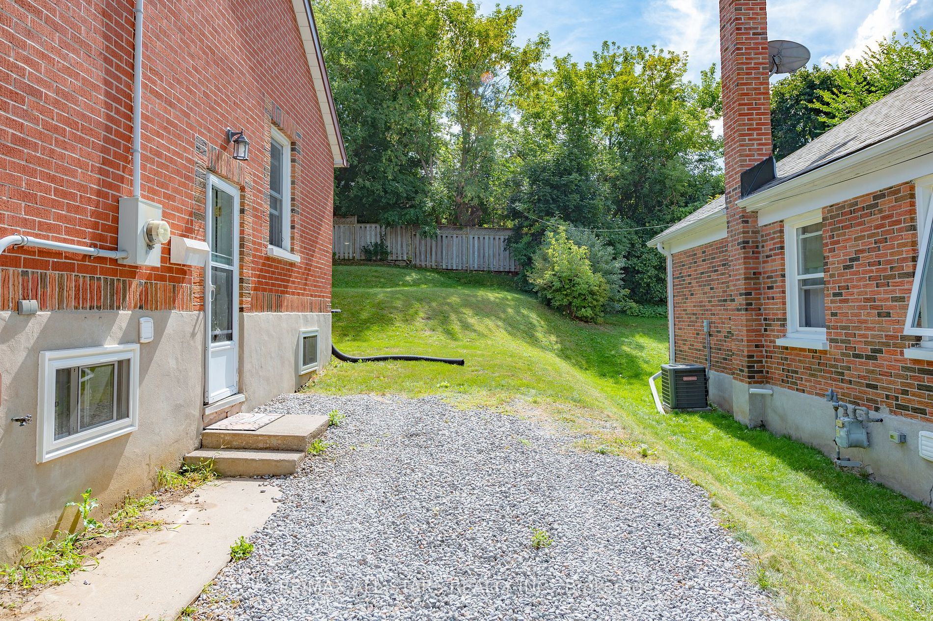 303 Caddy St