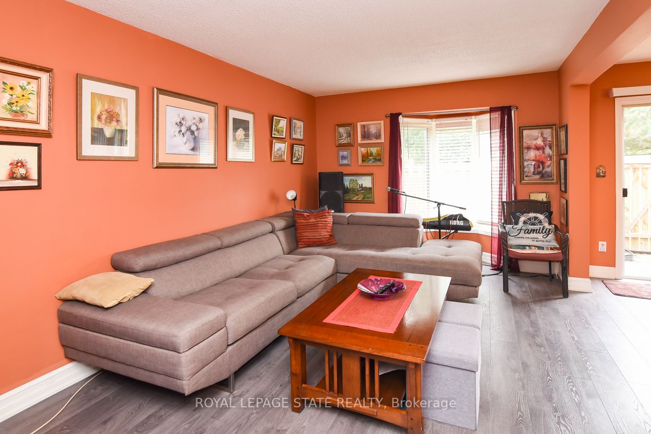 1 Royalwood Crt, #15
